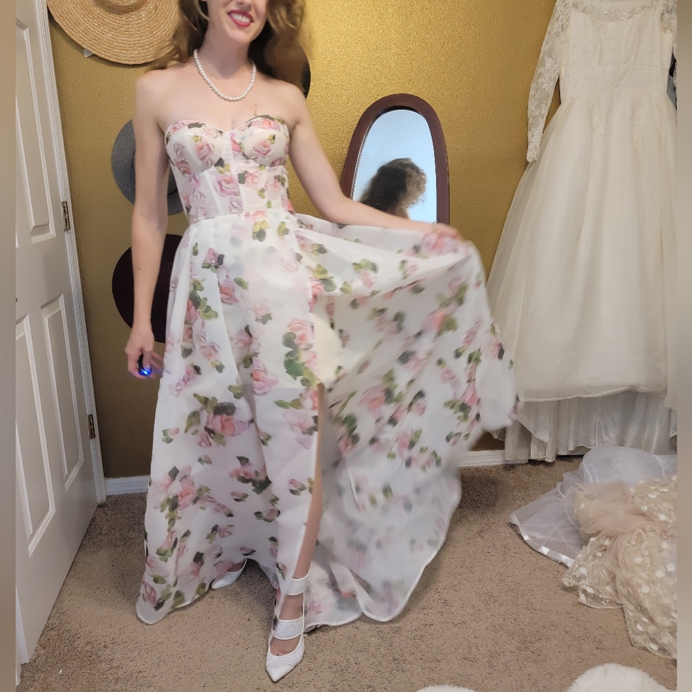*NWT Brand NEW! Apple Blossom Floral Strapless Gown* - Picture 9 of 12